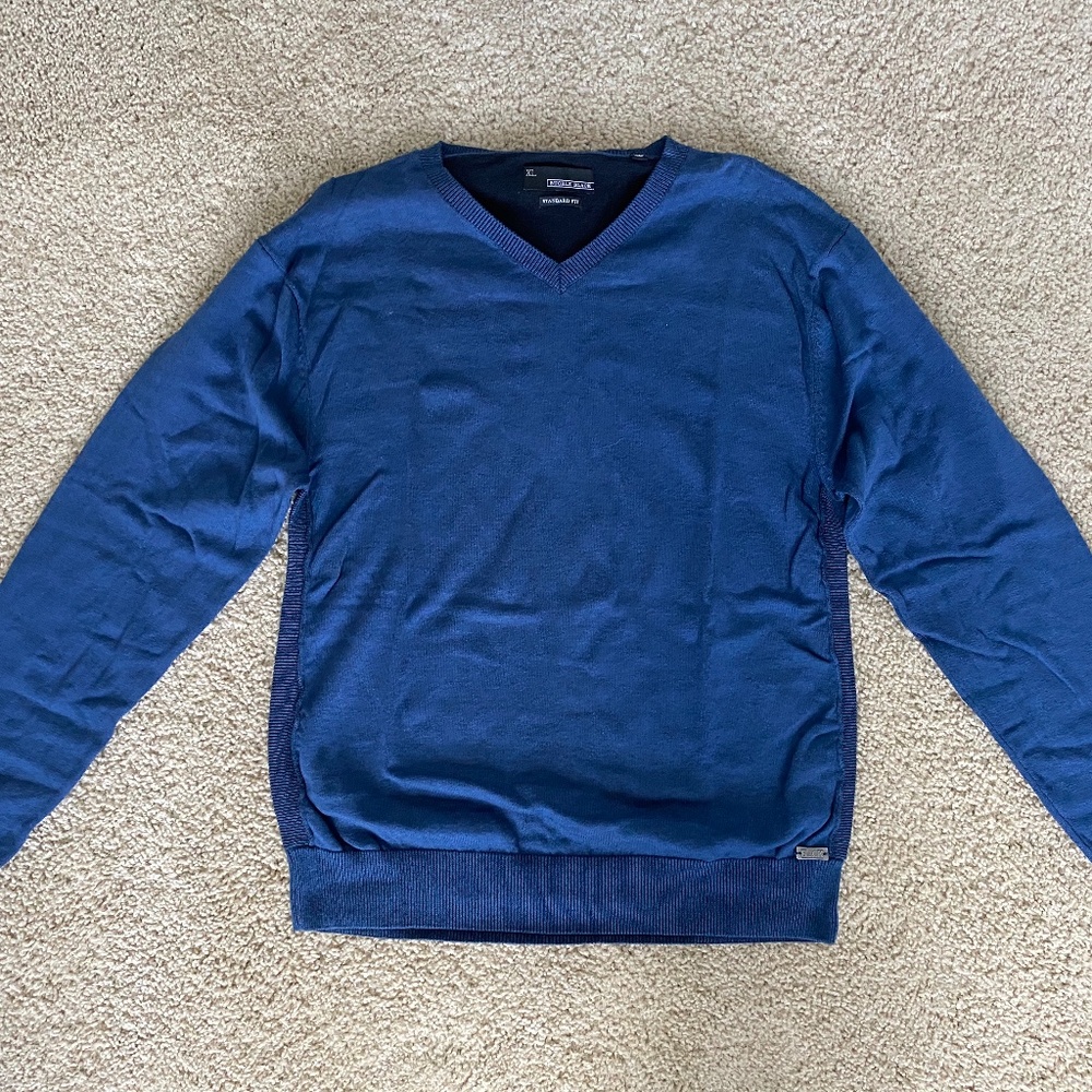 Buckle Black Standard Fit Stretchy V-Neck Sweater